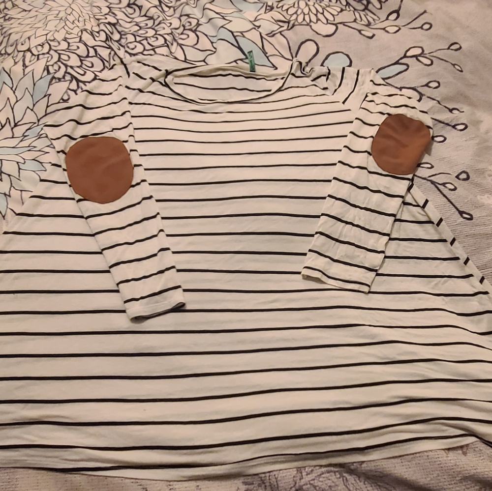 Gently used black and white stripe shirt with elbow patches 3x 22/24